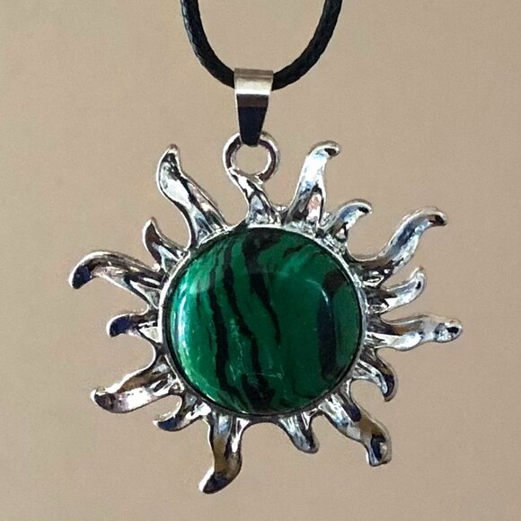 Jewelry - Malachite Synthetic Stone Sun Shaped Pendant Necklace